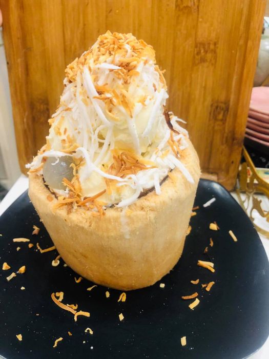 Hình ảnh những món chè thơm ngon và không gian thoáng mát tại Chè Ngon Sầm Sơn