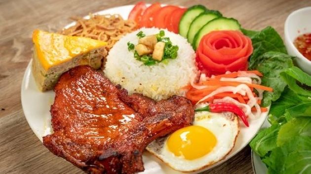 Cơm tấm Quận 10 ngon - bổ - rẻ không thể bỏ qua