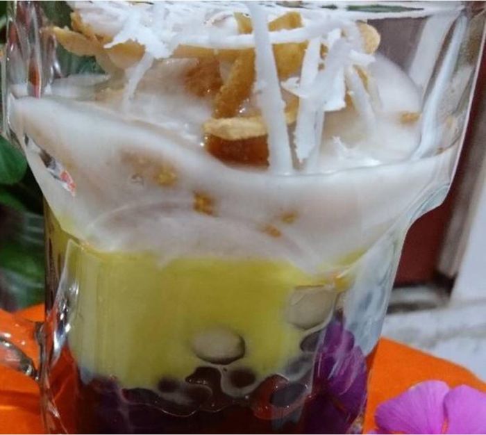 Không gian sang trọng và những món chè đẹp mắt tại Chè Ốc 105 Hàn Thuyên