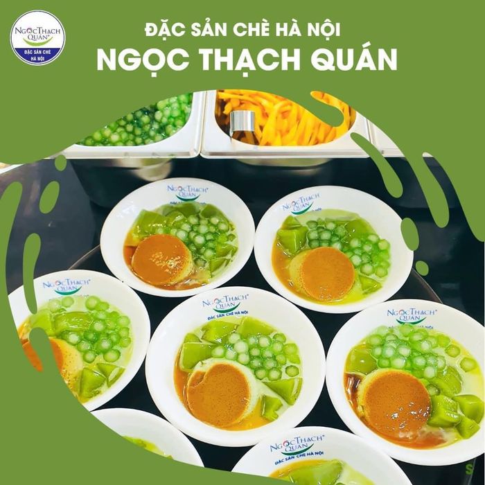 Hình ảnh những phần chè rau câu nhiều tầng màu bắt mắt tại Thạch Ngọc Quán