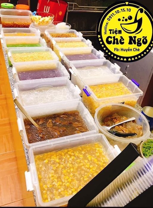 Những món chè đặc sắc được trình bày tinh tế tại Tiệm Chè Ngõ