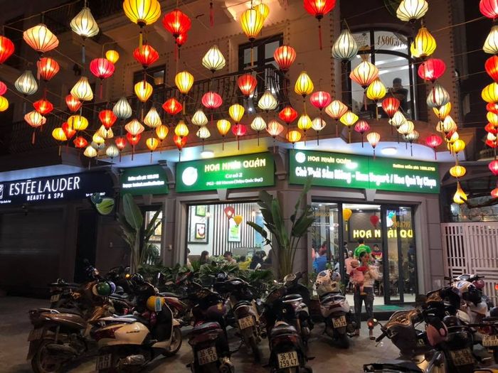 Hình ảnh những món chè đầy màu sắc và không gian trẻ trung tại Hoa Nhài Quán