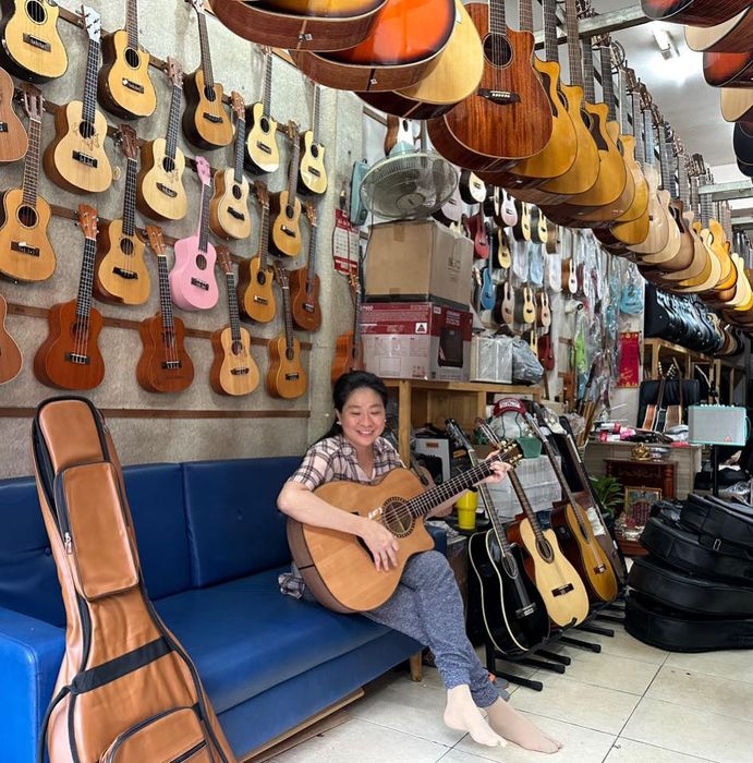 Hình ảnh Guitar Long 1