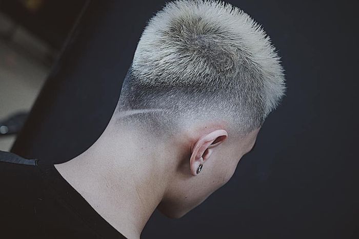 Khoảnh khắc nghệ nhân D.Brothers tạo kiểu tóc độc đáo