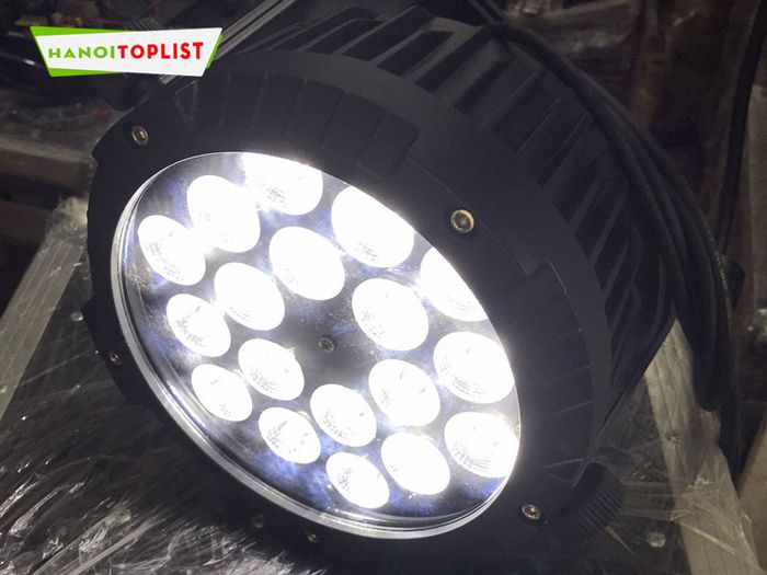 nc-lighting-chuyen-ban-den-san-khau-ha-noi-Tripi