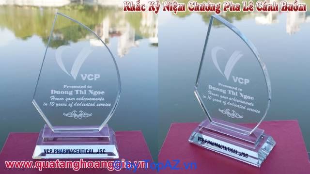 Xưởng chế tác kỷ niệm chương, cúp pha lê uy tín tại Hà Nội