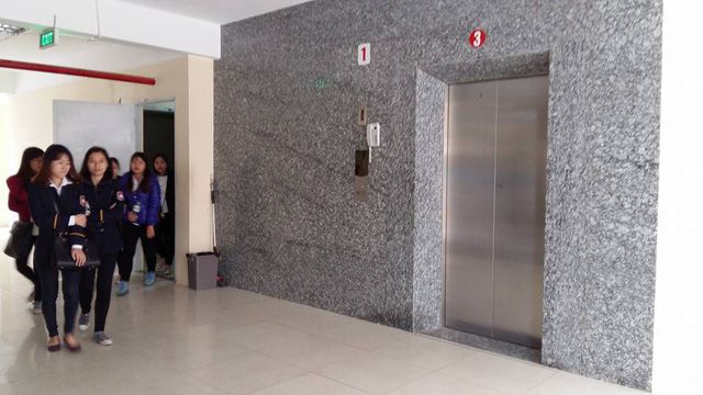 Thang Máy Tiến Thuận nổi bật với chế độ bảo hành ưu việt và dịch vụ chăm sóc khách hàng tận tình, nhanh chóng. Chính vì vậy, Tiến Thuận được xem là một trong những công ty uy tín nhất về thang máy tại TP. HCM, luôn đáp ứng nhu cầu khắt khe của khách hàng với sự chuyên nghiệp và chất lượng vượt trội.