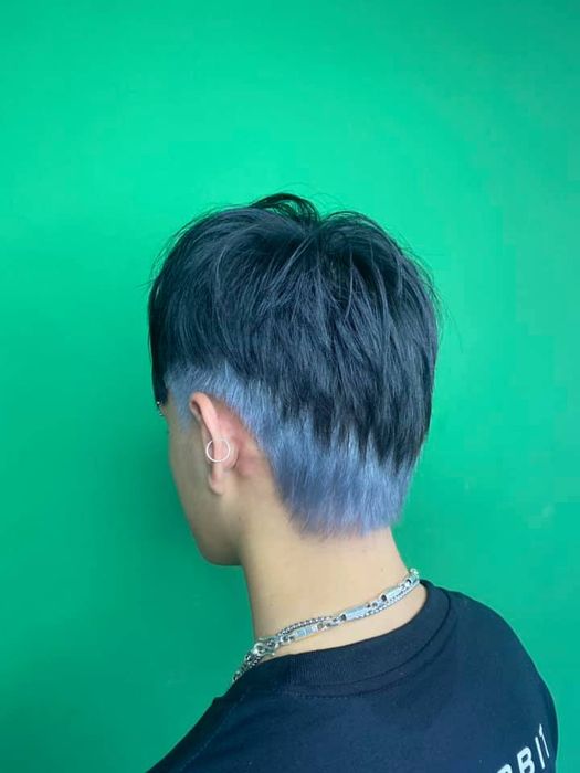 Khoảnh khắc nghệ nhân tạo mẫu tại HUGO Barber Shop