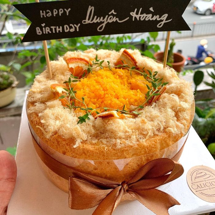 Bánh Bông Lan Trứng Muối Calicious ảnh 1