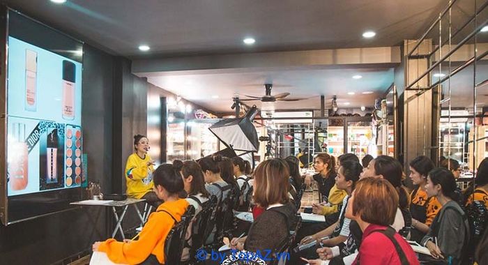 Địa chỉ dạy nghề makeup tại Hà Nội