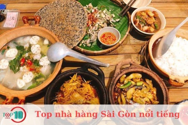 Không gian quê mộc mạc – Cơm Quê Mười Khó