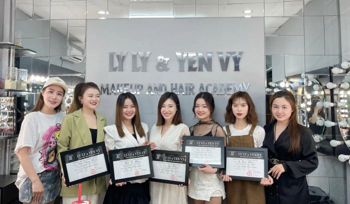 Hình ảnh Học viện Trang điểm & Tóc LYLY & YẾNVY (ảnh 1)