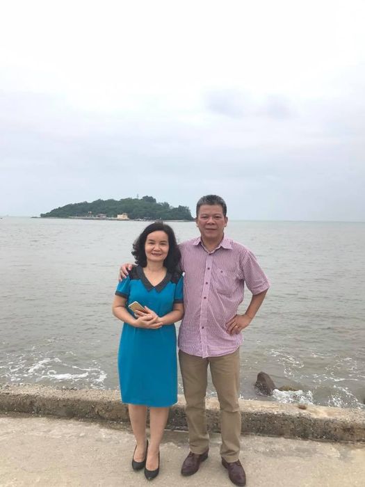 Nét đẹp đời thường: Thi sĩ Hoàng Minh Tuấn cùng người bạn đời
