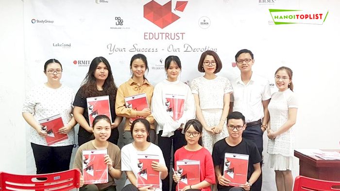 trung-tam-du-hoc-edutrust-mytour