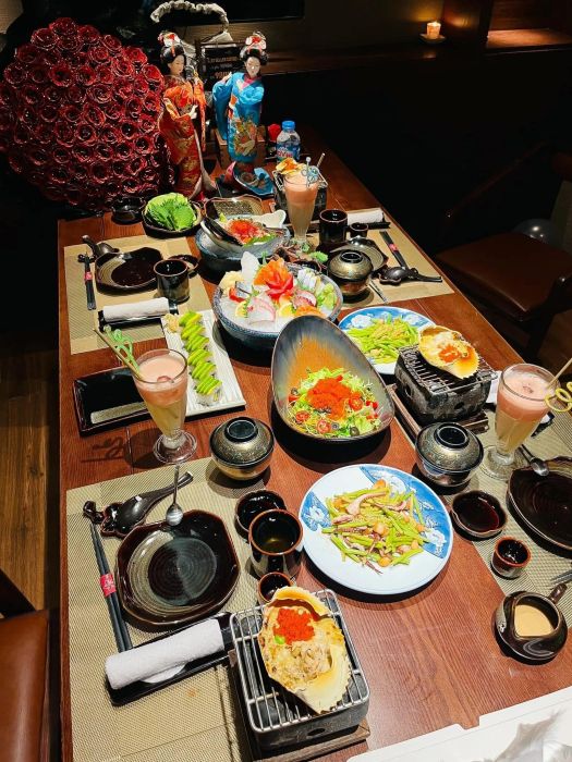 Bức ảnh đầu tiên ghi lại những món ăn đặc trưng của New Sake - mỗi món là một tác phẩm nghệ thuật với cách trình bày tinh tế đậm chất Nhật Bản.