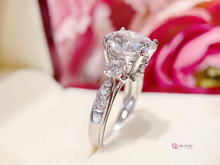 Hình ảnh showroom sang trọng Phú Cường Diamond