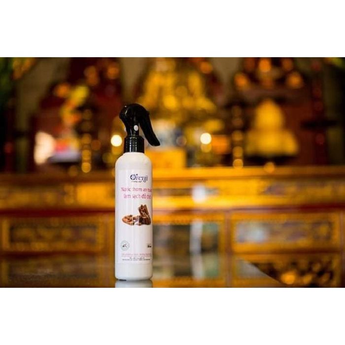 Hình ảnh chân thực nước lau bàn thờ Orenji góc cạnh