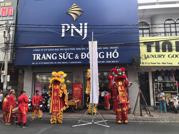 Hình ảnh ấn tượng từ các buổi biểu diễn của Minh Yên Long