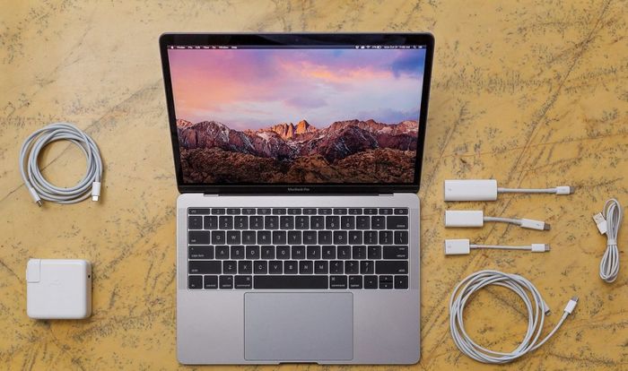 [Hình ảnh] Gian hàng trưng bày Macbook đa dạng tại Hoàng Hà Mobile