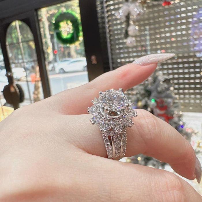 Không gian trưng bày sang trọng tại Gia Phú Diamond