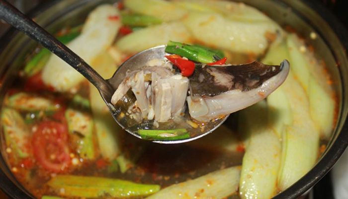 Không gian ấm cúng tại Lẩu Cá Đuối Cô Hồng - Ảnh 1