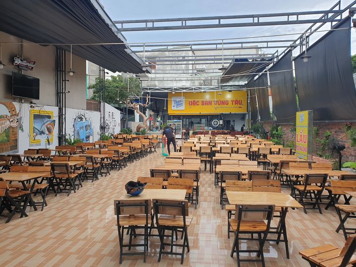 Không gian ấm cúng tại nhà hàng - Ảnh 2