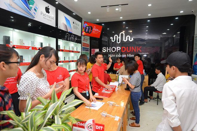[Hình ảnh] Góc check-in sang trọng tại cửa hàng ShopDunk với đa dạng sản phẩm mới nhất