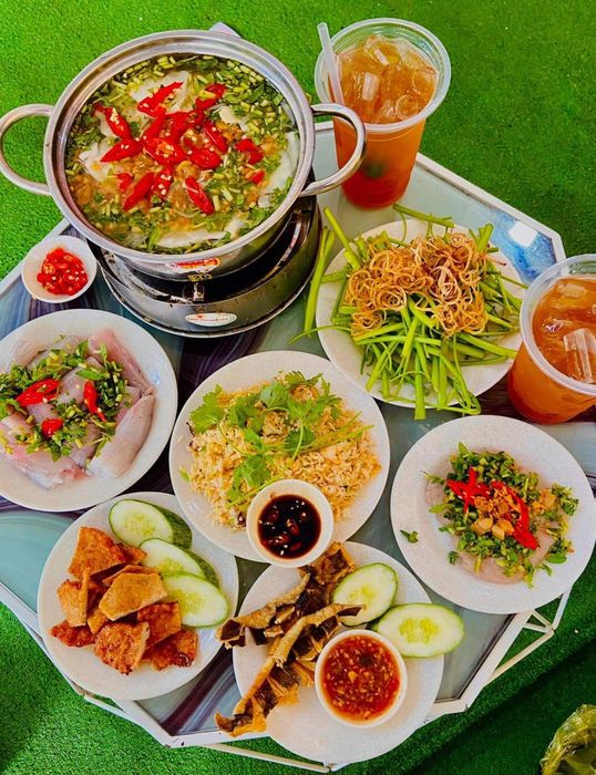 Không gian ấm cúng tại Lẩu Cá Cô Hoa - Ảnh 1