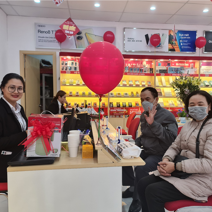 Hình ảnh đội ngũ tư vấn chuyên nghiệp tại Viettel Store
