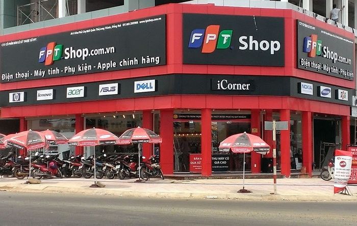 [Hình ảnh] Không gian trải nghiệm sản phẩm hiện đại tại FPT Shop