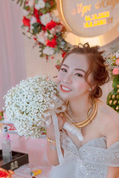 Khoảnh khắc rạng ngời của cô dâu cùng ROM Wedding