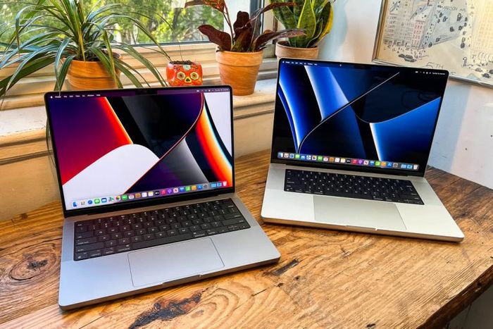 Không gian trưng bày MacBook hiện đại tại Phong Vũ