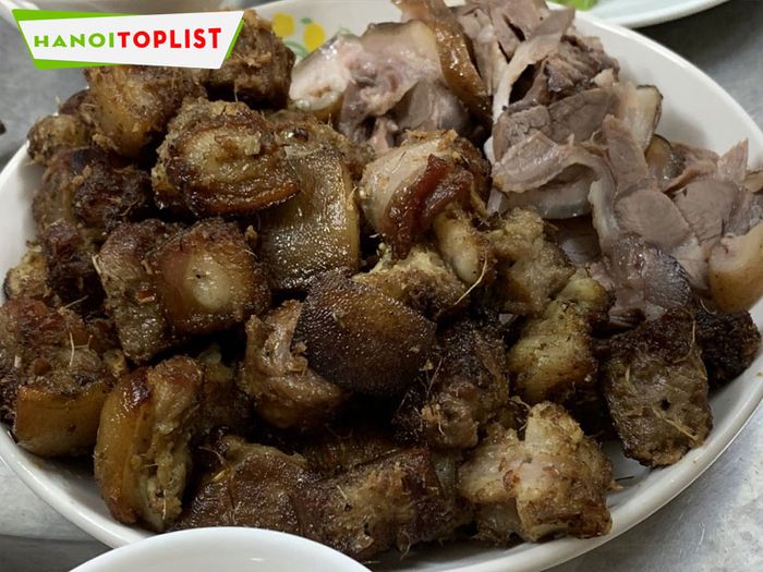 Thanh Hiền – quán thịt chó nổi tiếng với chất lượng vượt trội. Nơi đây bạn có thể thưởng thức các món thịt chó đậm đà, tươi ngon, được chế biến tinh tế và hợp khẩu vị. Quán luôn đảm bảo chất lượng, mang đến cho thực khách những trải nghiệm ẩm thực tuyệt vời.