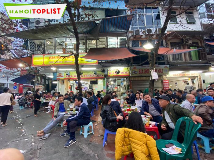 cuong-nga-quan-bia-hoi-ha-noi-duoc-yeu-thich-Tripi