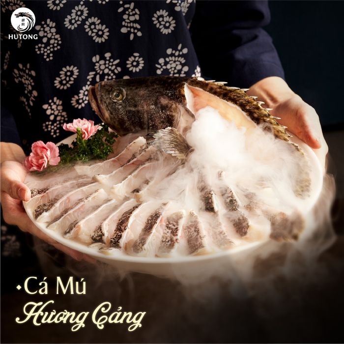 Hutong ảnh 1 - Không gian ẩm thực đậm chất Hồng Kông, nơi những nồi lẩu nghi ngút khói tỏa hương thơm quyến rũ.