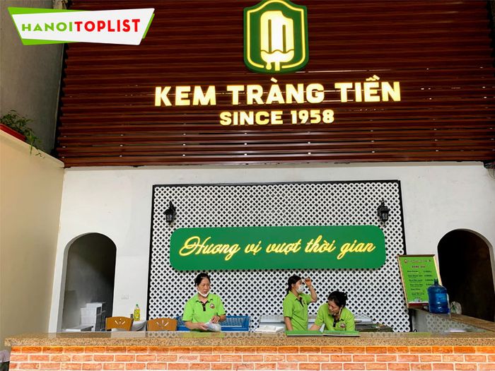 hanh-trinh-lich-su-kem-trang-tien-ha-noi-Mytour