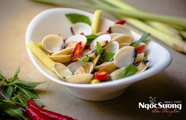 Ngọc Sương Bến Thuyền vinh dự nằm trong Top 10 nhà hàng chất lượng ở Quận Phú Nhuận, TP. Hồ Chí Minh, với phong cách ẩm thực độc đáo và hải sản tươi ngon.