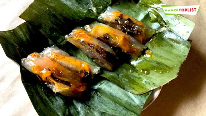 Bánh bột lọc Long Vi Dung nổi bật với vỏ bánh mỏng dai, trong veo, giúp bạn dễ dàng nhìn thấy phần nhân tôm, mộc nhĩ và thịt băm nhỏ thơm ngon bên trong. Quán cũng phục vụ nhiều món ăn vặt hấp dẫn như nộm chim, nem chua rán, chim quay,... để bạn thưởng thức cùng.