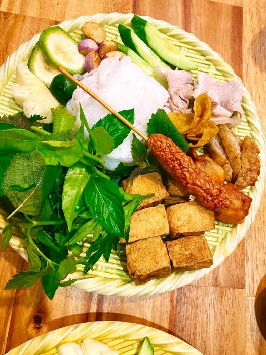 PHỐ CỔ - Những mẹt bún đậu vàng ươm bắt mắt