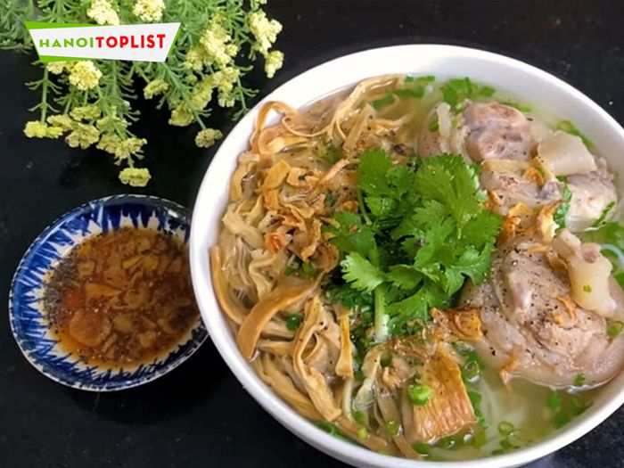 doi-mong-gio-noi-ban-bun-mong-gio-ha-noi-noi-tieng-Tripi