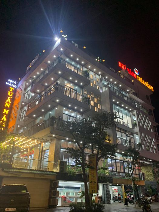 Không gian sang trọng tại Nhà Hàng Tuấn Năm