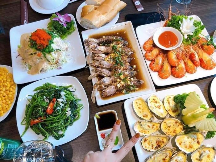 Không gian ấm cúng tại nhà hàng Hải Sản Kando