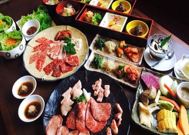 Nikutaro BBQ gây ấn tượng với không gian sang trọng, hòa quyện giữa nét đẹp cổ điển và tinh thần truyền thống Nhật Bản