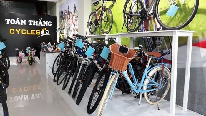 Cửa hàng xe đạp nổi tiếng và uy tín tại quận Tân Bình, nơi bạn có thể tìm thấy những mẫu xe đạp chất lượng cao với thiết kế đa dạng, phù hợp với mọi nhu cầu sử dụng. Đây là địa chỉ lý tưởng cho những ai yêu thích xe đạp và muốn sở hữu những sản phẩm bền bỉ, đẹp mắt.
