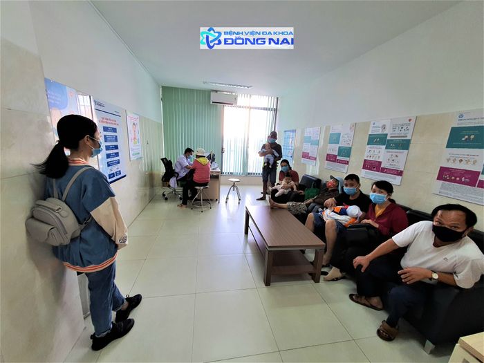 Quy trình tiêm chủng chuyên nghiệp tại Đơn Vị Tiêm Chủng Khu C (ảnh 2)