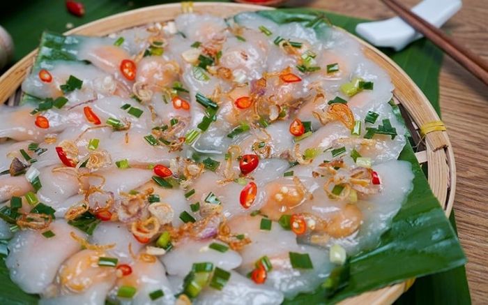 Top 10 quán ăn lâu năm nổi tiếng Huế: Bánh lọc Mụ Cai - hồn cốt ẩm thực cố đô