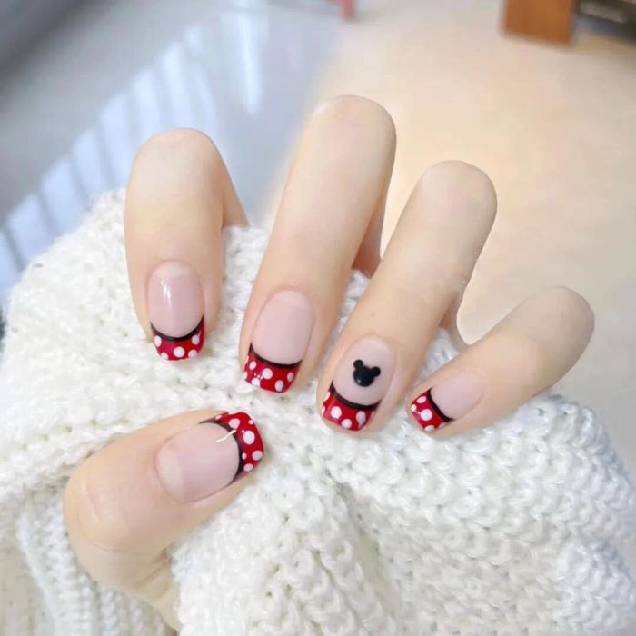 Không gian nghệ thuật và những mẫu nail ấn tượng tại Yuun Nail Room