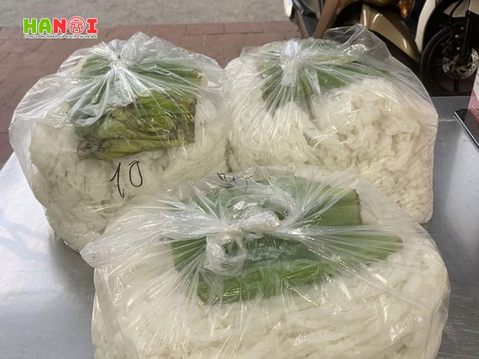 co-so-san-xuat-banh-pho-sach-tri-ho-Tripi