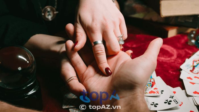 Cô Hồng xem bói tại Hải Phòng