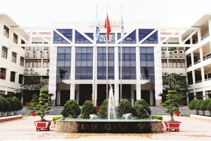 Hình ảnh khuôn viên hiện đại Đại học Công nghệ Sài Gòn